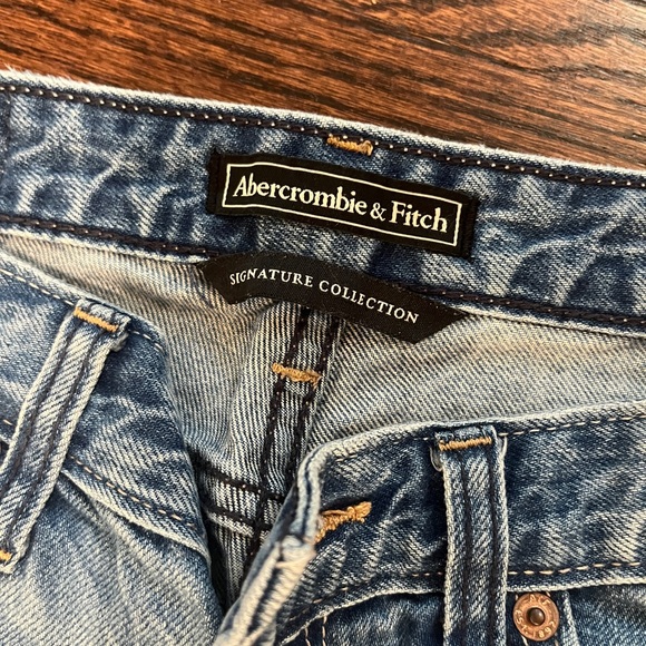 Abercrombie & Fitch high rise girlfriend Jean. Distressed. - Picture 3 of 4